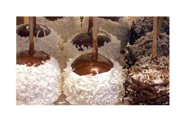 Pommes d'Halloween sur un bâton