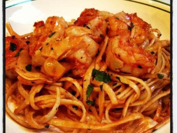 Linguine aux crevettes et sauce tomate aux artichauts