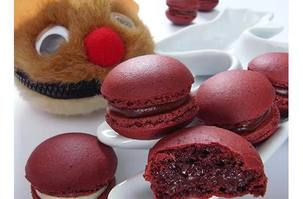 Macarudolph (Macarons de velours rouge)