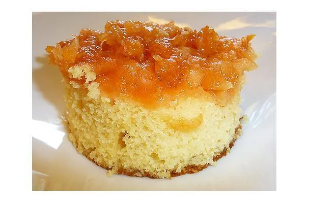 Gâteau renversé à l'ananas et aux pêches