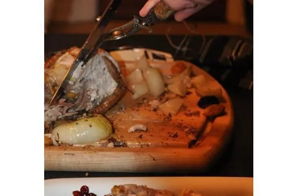 Faisan entier rôti avec glaçage aux herbes et au sirop d'érable du Vermont