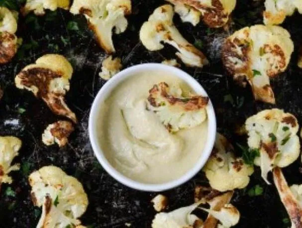 Chou-fleur rôti avec sauce au tahini