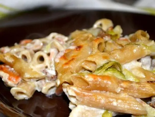 Penne Primavera rôti à l'ail au four