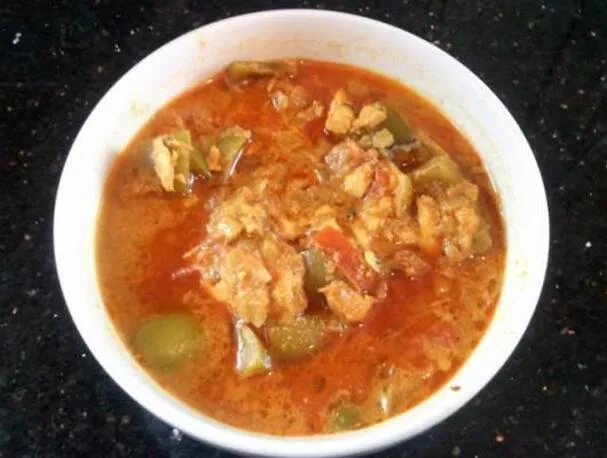 Curry de saumon aux poivrons verts