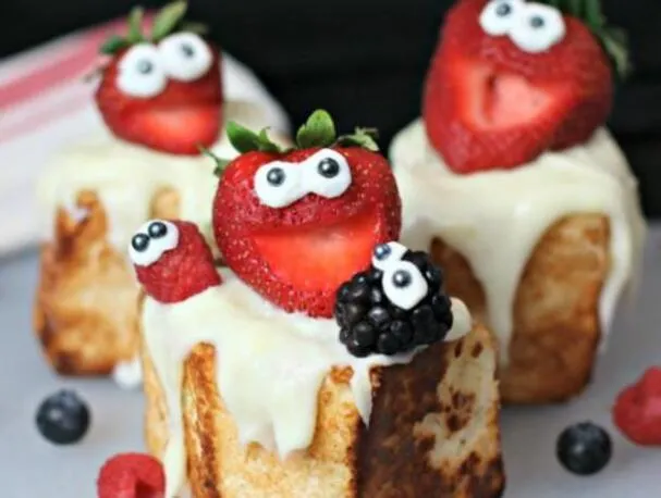 Gâteau des anges grillé aux fraises