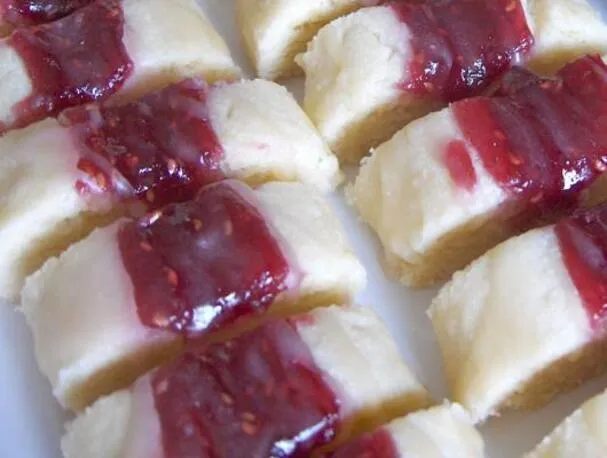 Biscuits en forme de corde au chocolat et à la framboise de Xocai