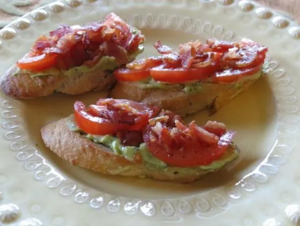 Canapés au poulet et aux champignons