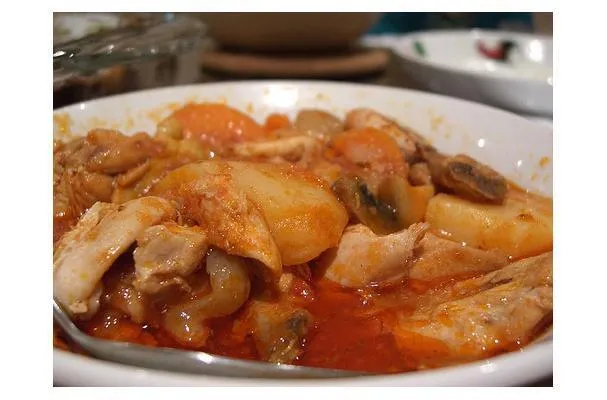 Poulet au ragoût d'arachide